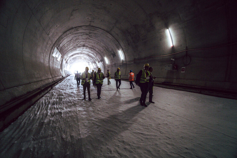 Operai intossicati in un tunnel della Tav nel Bresciano