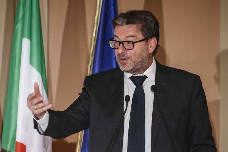 Giorgetti: "Per la Commissione europea l 'Italia negozia una posizione in campo economico" - RIPRODUZIONE RISERVATA