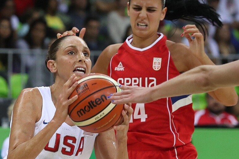 Parigi: Basket; Usa donne, 'noi tutte per Kamala Harris'