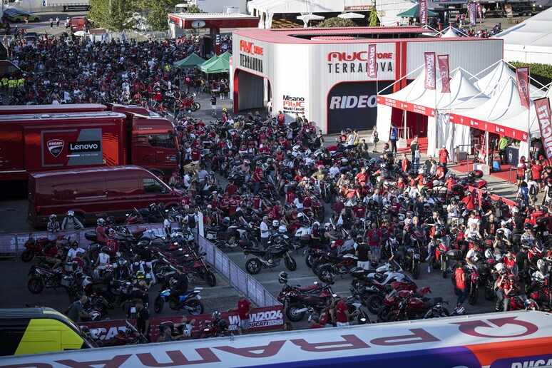 World Ducati Week 2024, in migliaia alla parata da record - RIPRODUZIONE RISERVATA