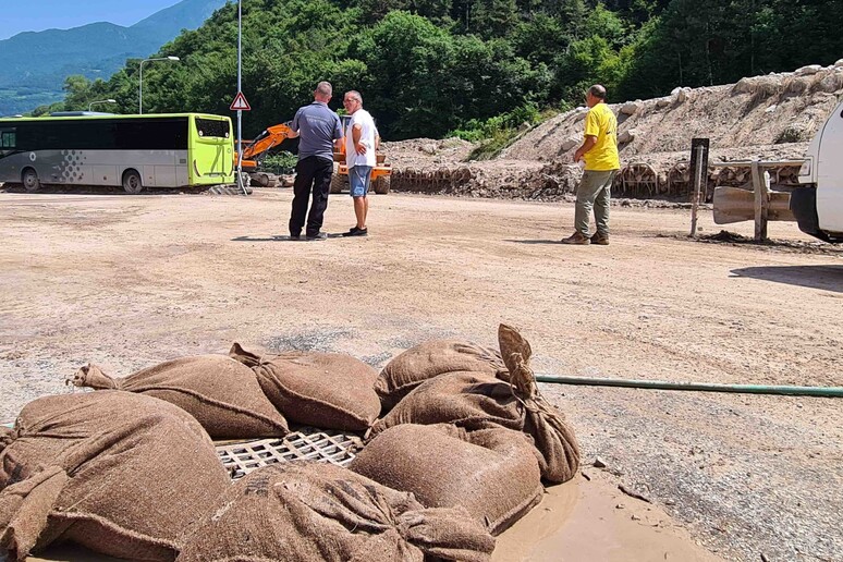 - RIPRODUZIONE RISERVATA