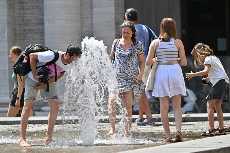 In arrivo il weekend più caldo dell 'anno, fino a 43 gradi al Sud - RIPRODUZIONE RISERVATA