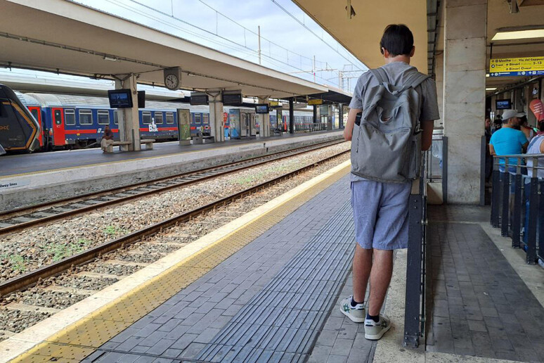 Una stazione (foto d 'archivio) - RIPRODUZIONE RISERVATA