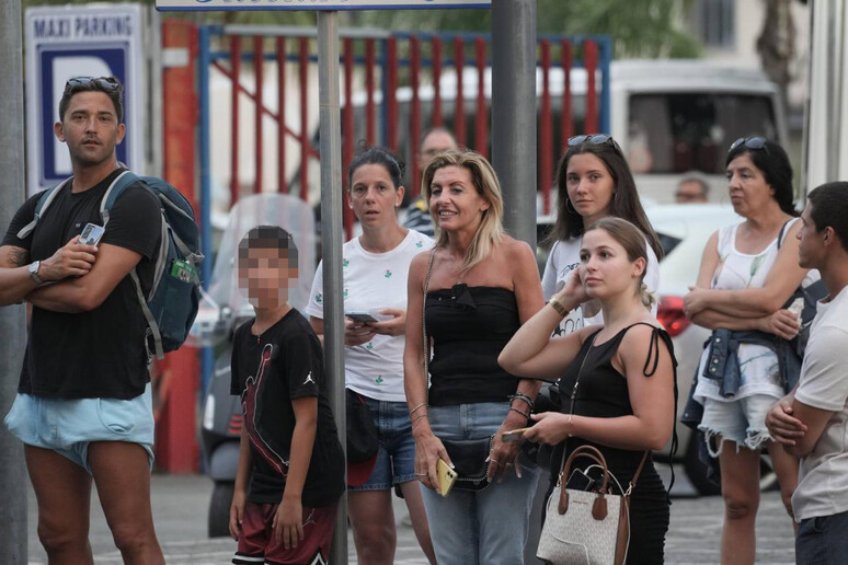 Fan in attesa a Pompei per l 'arrivo di Madonna  'è un sogno ' - RIPRODUZIONE RISERVATA