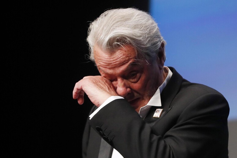 Il linfoma che ha piegato Alain Delon © ANSA/EPA