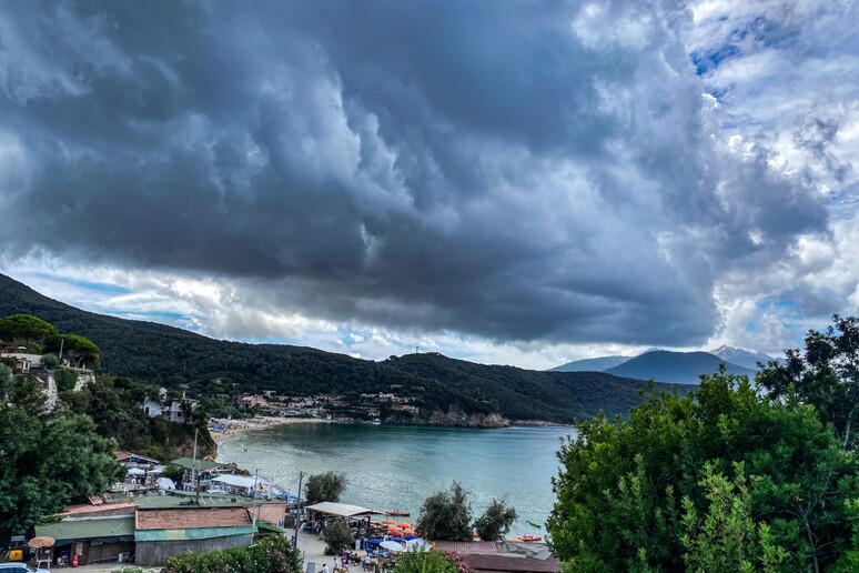 Maltempo all 'isola d 'Elba - RIPRODUZIONE RISERVATA