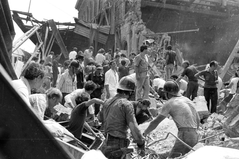 Strage di Bologna, le immagini del 2 agosto 1980 - RIPRODUZIONE RISERVATA