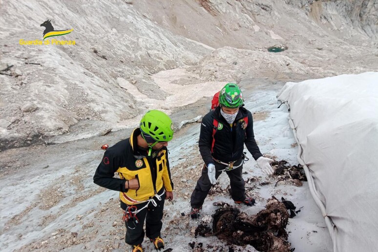 Dalla Marmolada due corpi della Grande Guerra - RIPRODUZIONE RISERVATA