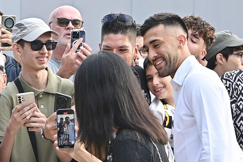 Nico Gonzalez a Torino per le visite mediche - RIPRODUZIONE RISERVATA