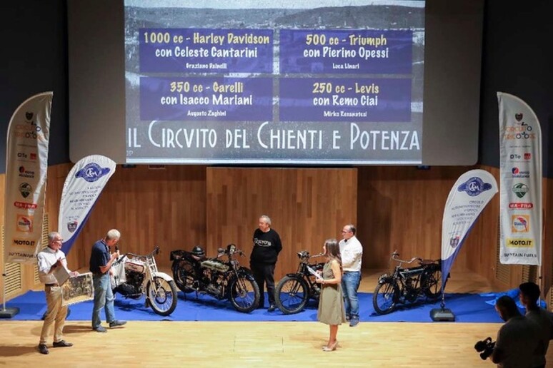 'Regine ' del  '24 al Centenario Circuito Chienti e Potenza © ANSA/Web