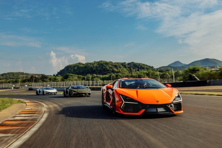 Lamborghini Esperienza Corsa è partita dalla Cina © ANSA/Web