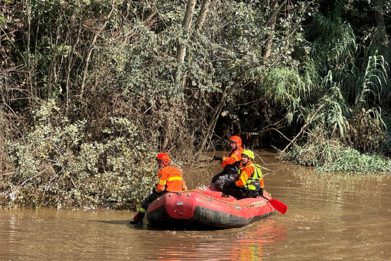 Frana nel Casertano, proseguono ricerche madre e figlio dispersi - RIPRODUZIONE RISERVATA