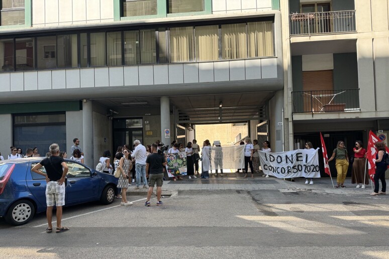 Scuola: docenti sardi precari in piazza per la stabilizzazione - RIPRODUZIONE RISERVATA