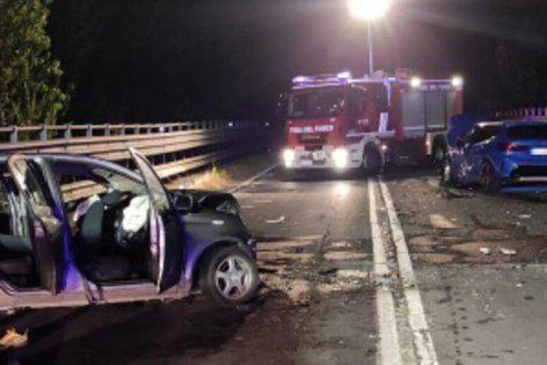 Frontale fra auto nel Modenese, 19enne muore e 5 feriti - RIPRODUZIONE RISERVATA