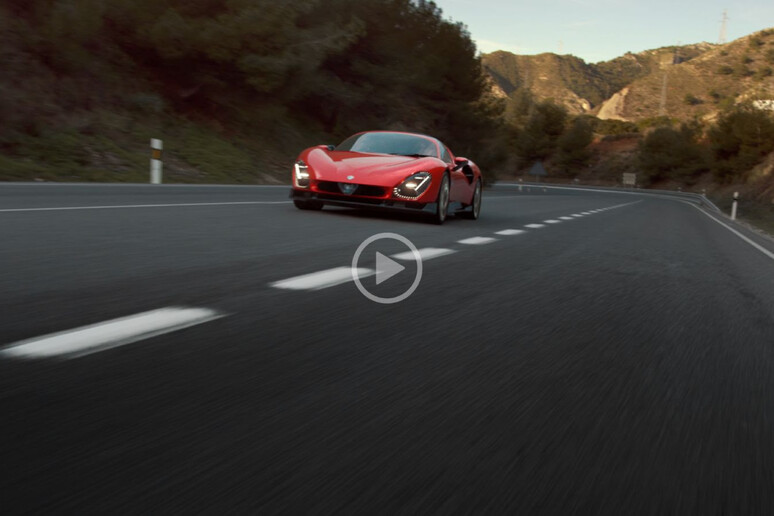 Alfa Romeo 33 Stradale: il video con il sound del motore - RIPRODUZIONE RISERVATA