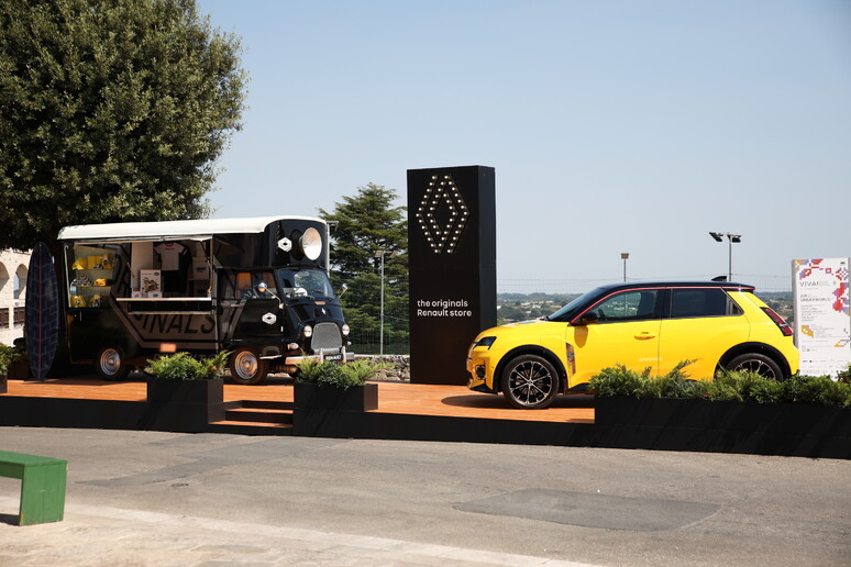 Renault al Viva! Festival all 'insegna di musica e arte - RIPRODUZIONE RISERVATA