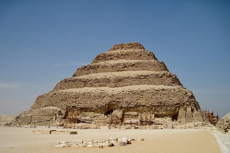 La piramide di Saqqara potrebbe essere stata costruita con un ascensore d 'acqua (fonte: Olaf Tausch, Wikipedia, CC BY 3.0) - RIPRODUZIONE RISERVATA