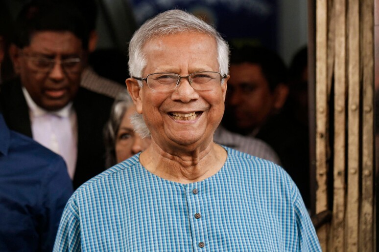 Bangladesh scioglie Parlamento,Nobel Yunus per transizione © ANSA/AFP