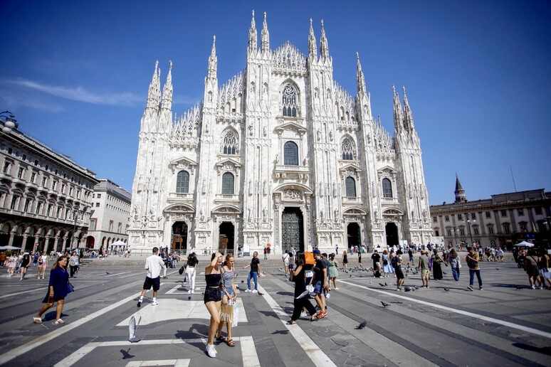 Piazza Duomo a Milano - RIPRODUZIONE RISERVATA