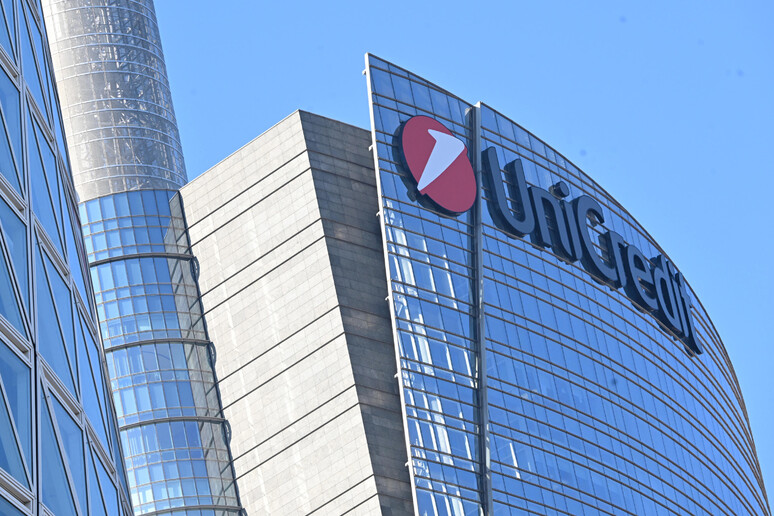 Unicredit con il 9% è secondo socio in Commerz - RIPRODUZIONE RISERVATA