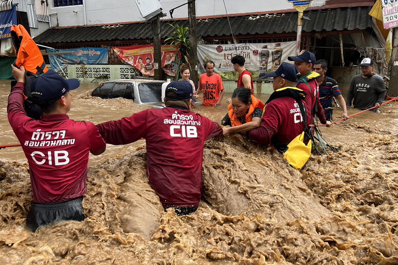 Floods from Typhoon Yagi hit provinces in northern Thailand