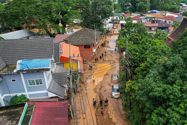 Floods from Typhoon Yagi hit provinces in northern Thailand