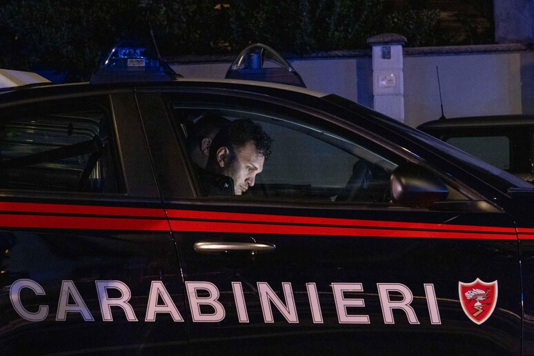 Auto dei carabinieri. Immagine generica - RIPRODUZIONE RISERVATA