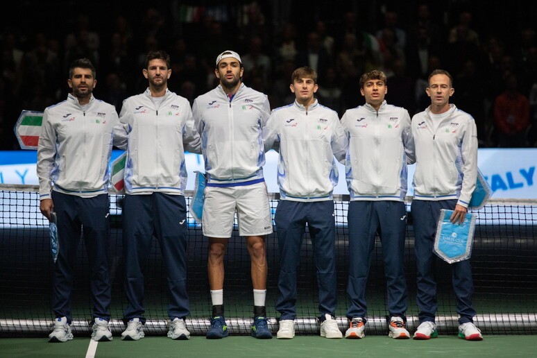 Foto di gruppo della squadra di Davis a Bologna - RIPRODUZIONE RISERVATA