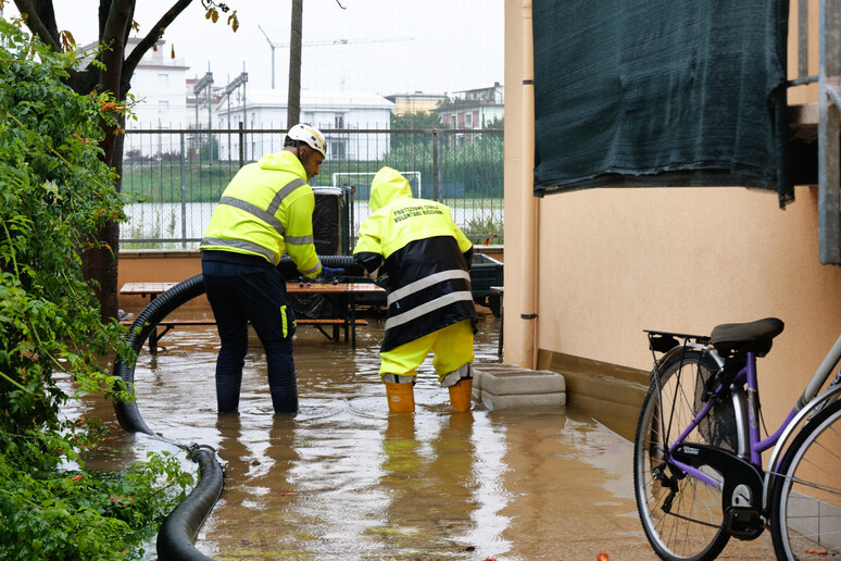 - RIPRODUZIONE RISERVATA