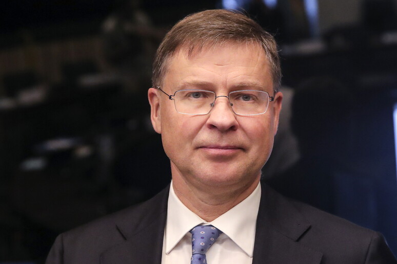 Dombrovskis: "Su stop alle auto diesel-benzina dato sufficiente tempo all 'industria" - RIPRODUZIONE RISERVATA