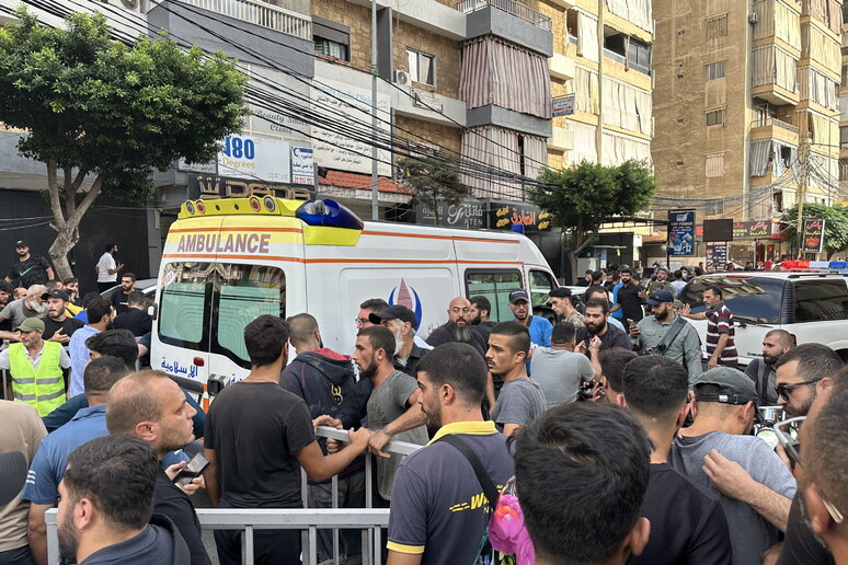 Beirut, 'almeno 8 morti e 59 feriti in raid israeliano'