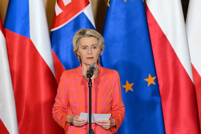 Von der Leyen,non permetteremo che l'Ucraina resti al buio