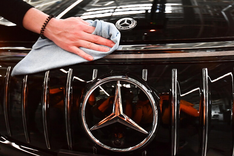 Mercedes stock falls after new profit warning - RIPRODUZIONE RISERVATA