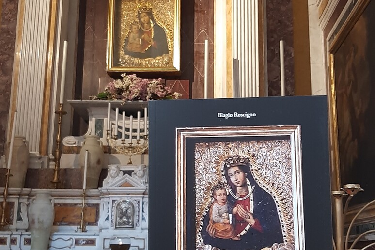 il libro Santa Maria dei Miracoli tra ricerca, storia e devozione di Biagio Roscigno  Edizioni Fioranna - RIPRODUZIONE RISERVATA