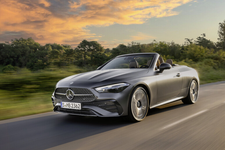 Mercedes CLE Cabrio, relax in autostrada anche en plein air - RIPRODUZIONE RISERVATA