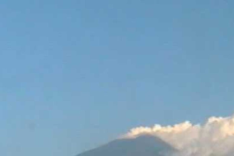 Etna: attività esplosiva dal cratere di Nord-Est - RIPRODUZIONE RISERVATA