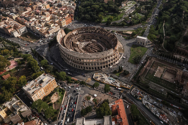 - RIPRODUZIONE RISERVATA