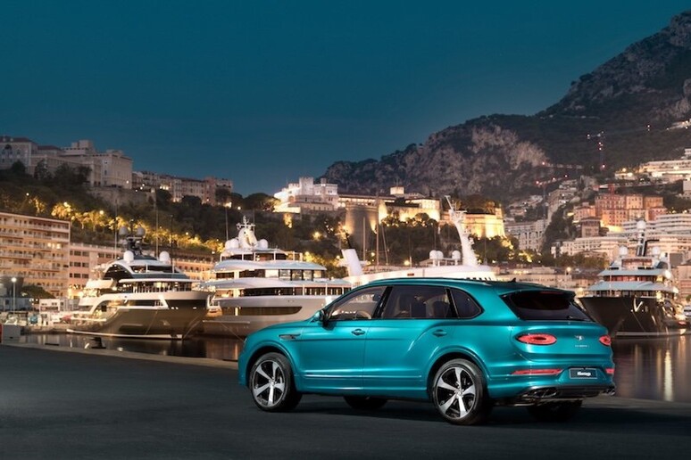 La Bentley Bentayga Azure ewb diventa Riviera Collection - RIPRODUZIONE RISERVATA