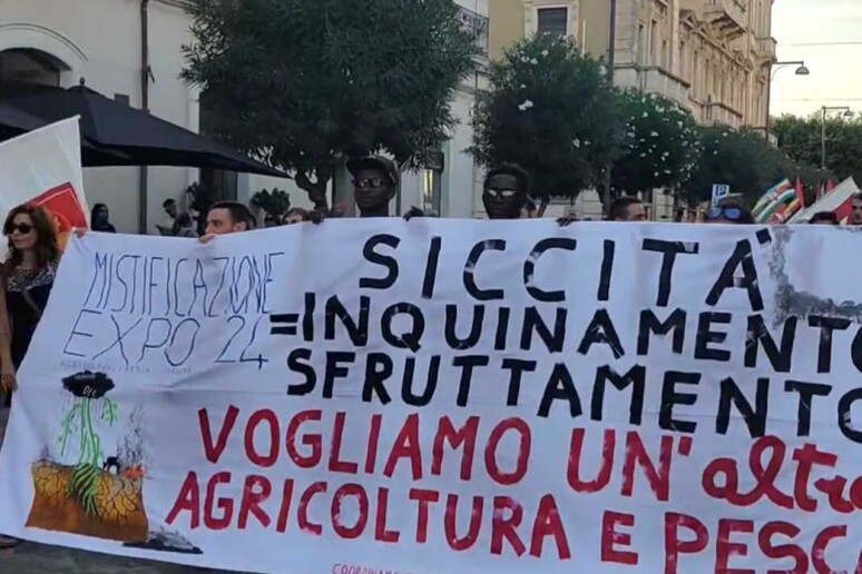 - RIPRODUZIONE RISERVATA