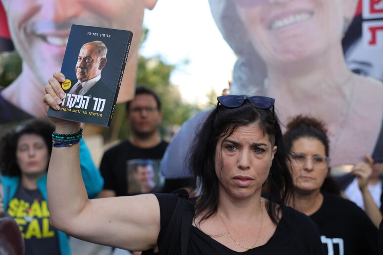 Protest in Jerusalem calls for Gaza ceasefire, hostages release © ANSA/EPA