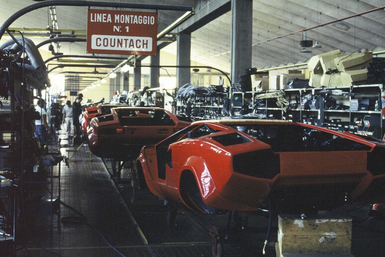 Lamborghini, 50 anni fa nasceva Countach: rivoluzionò produzione - RIPRODUZIONE RISERVATA