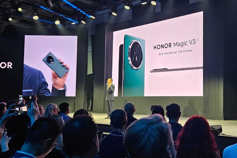 Honor lancia Magic V3, il pieghevole più sottile al mondo - RIPRODUZIONE RISERVATA