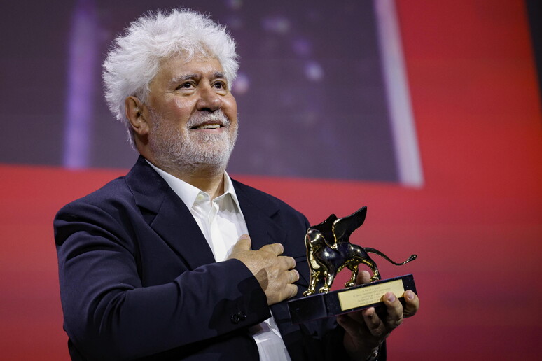 Pedro Almodovar, 'il Leone d'oro crea dipendenza'