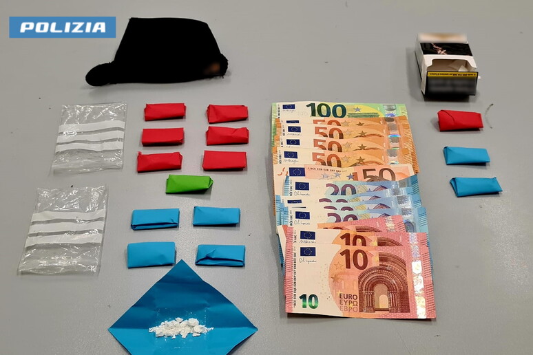 Cocaina e soldi nascosti in macchina, polizia arresta un 29enne - RIPRODUZIONE RISERVATA