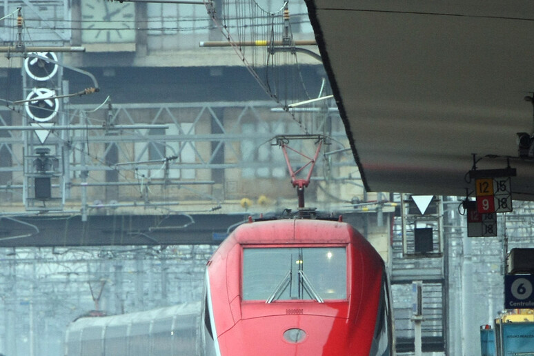 Un treno Alta Velocità - RIPRODUZIONE RISERVATA