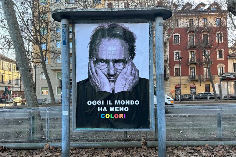 Lo street artist Andrea Villa rende omaggio a Oliviero Toscani