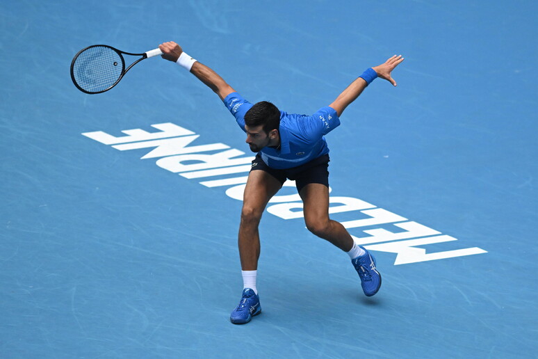 Australian Open: Djokovic al terzo turno e nella storia