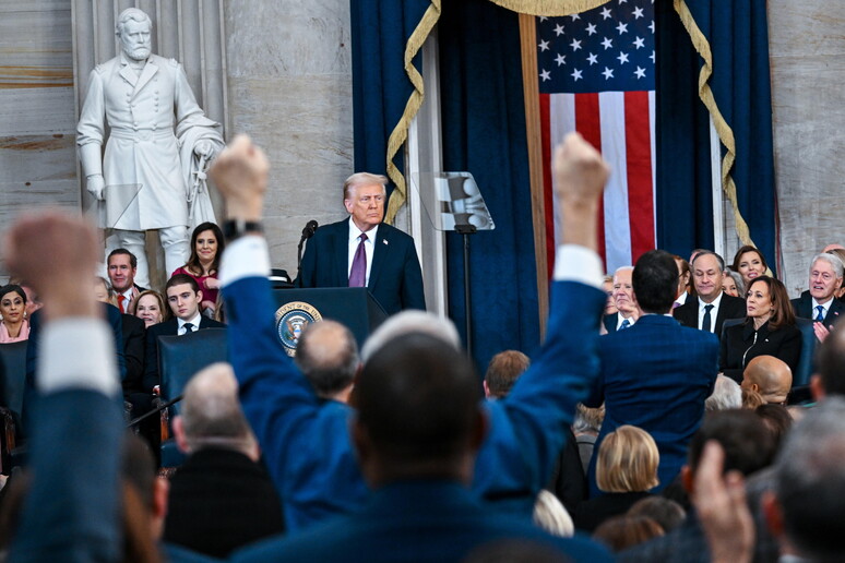 Inauguration day, Trump ha giurato, è il 47/o presidente degli Stati Uniti:  'Deporterò milioni di migranti illegali'. E&nbsp;sul Canale di Panama: 'Ce  lo riprenderemo'- LIVE - Notizie - Ansa.it