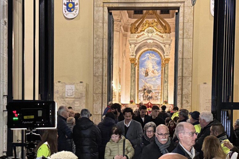 Un anno senza Gigi Riva, chiesa gremita a Cagliari