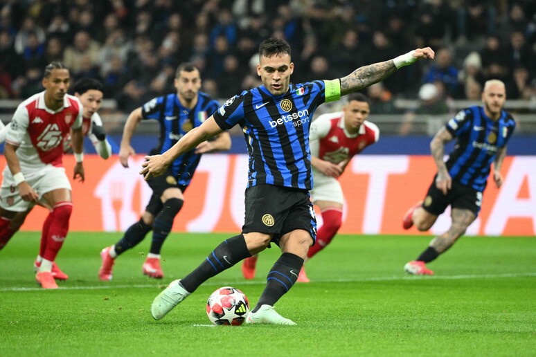 Champions: tris di Lautaro al Monaco, l'Inter vola agli ottavi